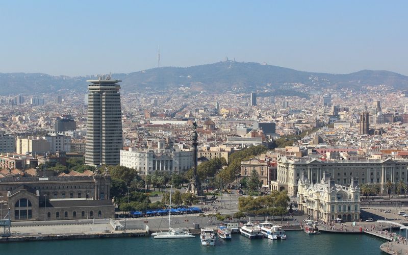 Lee más sobre el artículo Un tour inolvidable por Barcelona en helicóptero