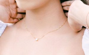 Lee más sobre el artículo Collares de oro a juego, un símbolo eterno de amor verdadero