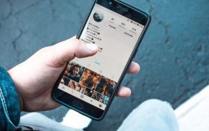 Lee más sobre el artículo ¿Cómo dejar de revisar el móvil de tu pareja y recuperar la tranquilidad?