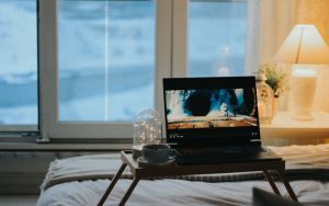 Lee más sobre el artículo Maratón de películas en pareja – Las mejores películas románticas para una noche especial en casa