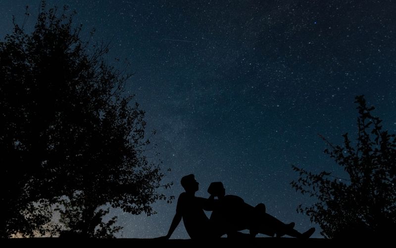 Lee más sobre el artículo ¿Dónde y cómo disfrutar la observación de las estrellas en pareja?