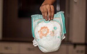 Lee más sobre el artículo Pañales de regalo para bebé: el detalle útil que todo recién nacido necesita