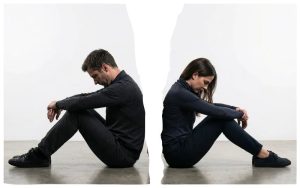 Lee más sobre el artículo La terapia de pareja: señales de alerta, beneficios y pasos para reconstruir la relación